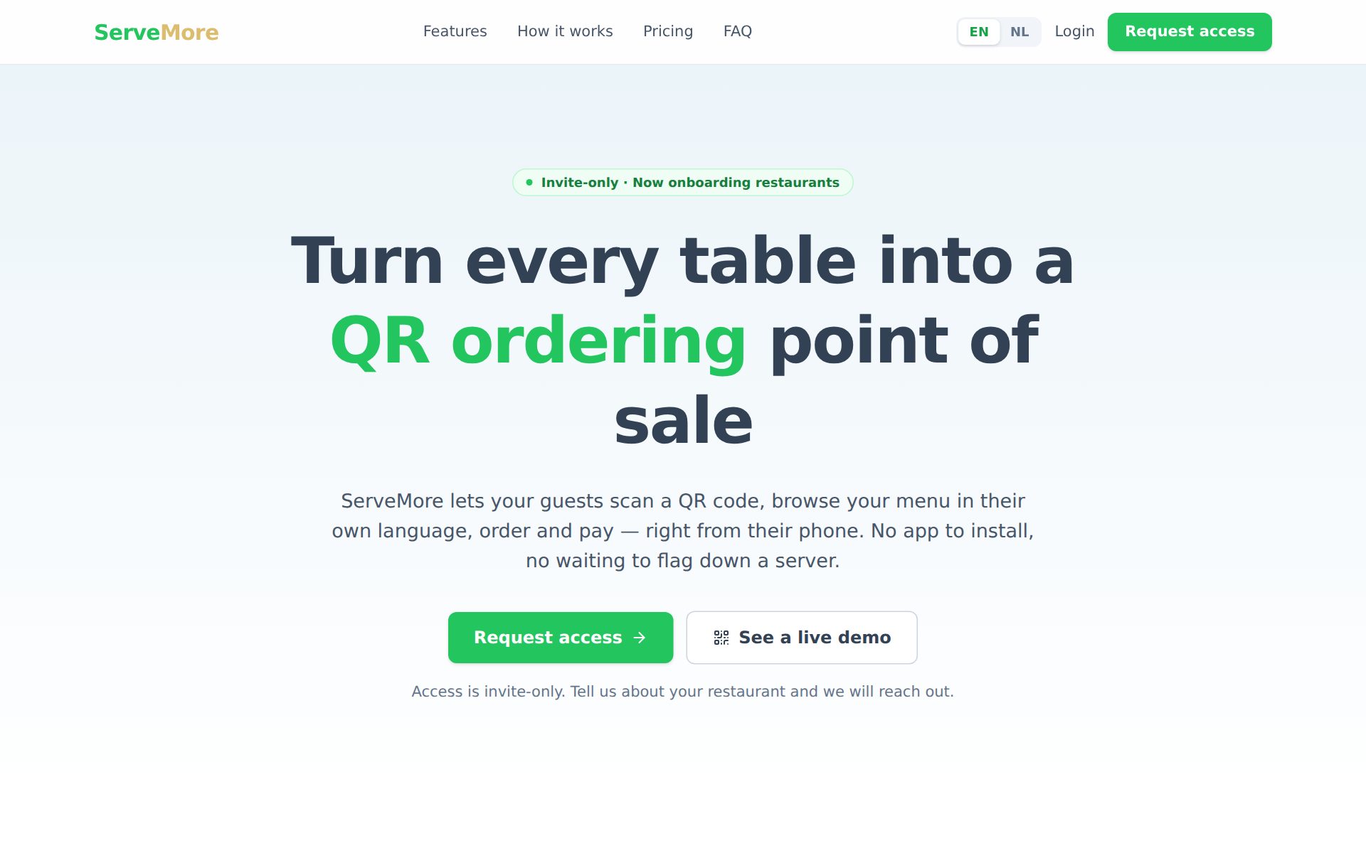 De website van ServeMore met de kop Turn every table into a QR ordering point of sale.